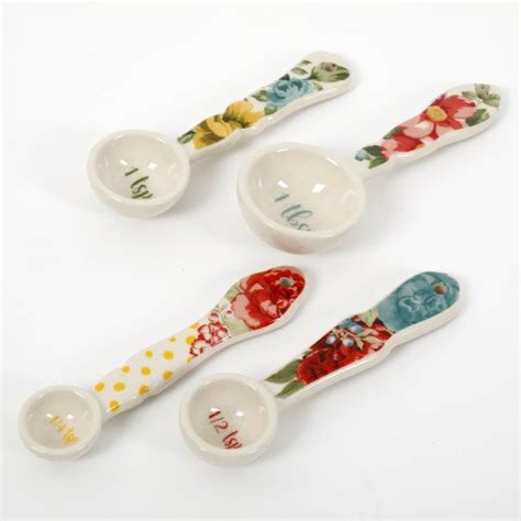 Meanwhile, the measuring spoons include 1/4 teaspoon, 1/3 teaspoon, 1/2 teaspoon, 1 teaspoon and 1 tablespoon sizes. The Pioneer Woman Willow 8-Piece Measuring Spoon and Scoop ...