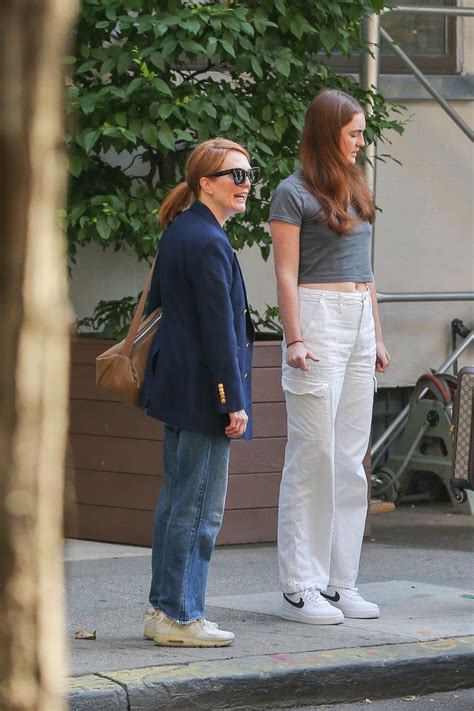 Julianne Moore With Her Daughter Liv In New York 08292022 Celebmafia