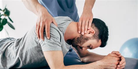 Massage Therapist Or Chiropractor For Stiff Neck Treatment