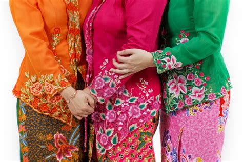32 Model Kebaya untuk Orang Gemuk, Dijamin Stylish! (Updated 2023