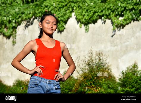 Maigre Jeune Fille Banque De Photographies Et Dimages à Haute Résolution Alamy