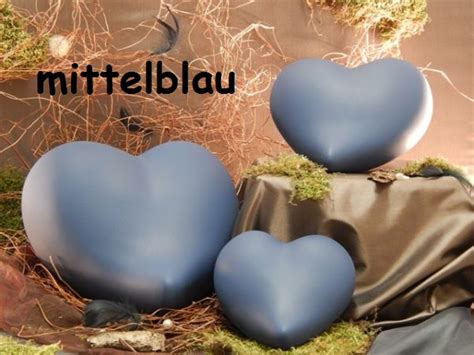 Verschiedene akzente, ornamente und motive mit selbstgemachten wandschablonen in stupftechnik an die wand malen. Tierurne Herz aus Keramik, verschiedene Farben und Größen