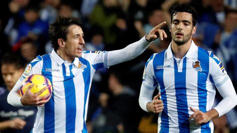 Mikel oyarzabal ugarte (born 21 april 1997) is a spanish professional footballer who plays as a left winger or forward for real sociedad and the spain national team. Oyarzabal amenaza a Willian José