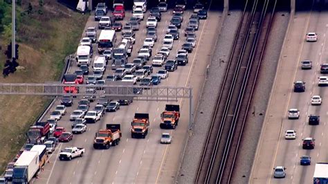 2 Shot On Dan Ryan At 71st Street All Lanes Reopened Abc7 Chicago