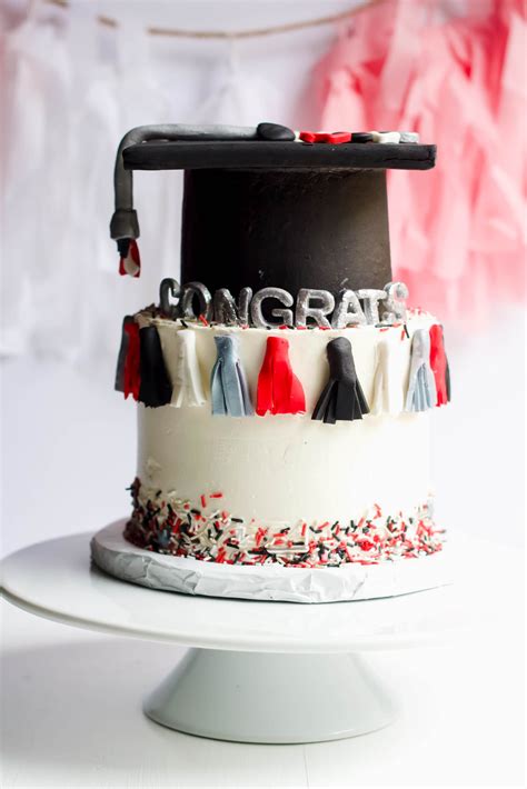 10 Amazing Graduation Cakes That You Will Love Find Your Cake Inspiration