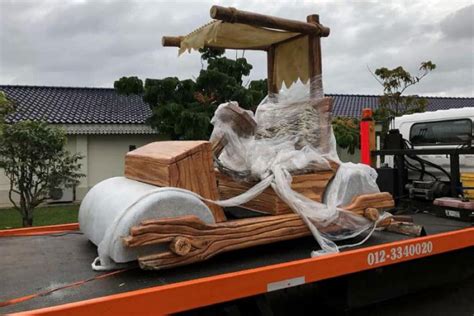 Born 22 november 1958) is the 25th sultan of johor and the 5th sultan of modern johor. Malaysian sultan gets Flintstones car