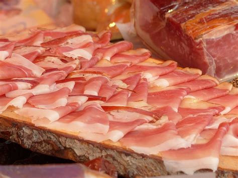 How Prosciutto is Made in Italy - Video 🇮🇹 | Hardcore Italians