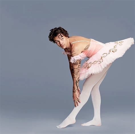 Harry styles took to instagram to post a response to candace owens, who criticized his vogue styles, 26, covered vogue in a gucci dress and remains unapologetic about his fashion choices. Fine Line: il nuovo album di Harry Styles - Sara Scrive