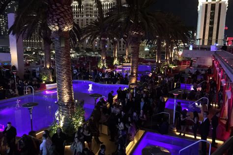 13 Best Rooftop Bars In Las Vegas To Visit Right Now