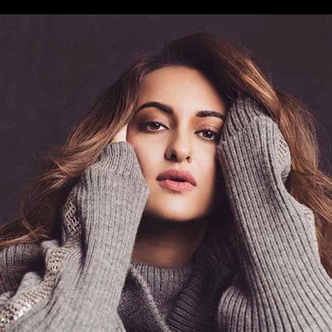 Sonakshi Sinha Bio Height Husband Name Movies Age And Image Info Knocks