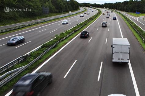3,5 tonna össztömeg alatti két nyomvonalú gépjármű vagy járműszerelvény, a műszakilag. Tovább épül az M3 autópálya | Vezess