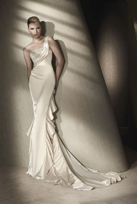 Radiate beauty in a modern, minimalist wedding dress from david's bridal. Sleek silk ivory wedding dress | OneWed.com
