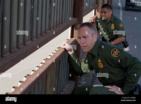 Border Patrol Fence Hi Res Stock Photography And Images Alamy