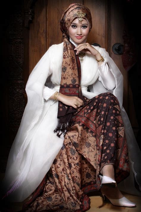 Maka tidak salah bagi anda yang mengikuti tips ini supaya banyak yang naksir di kantor anda. Model Baju Batik Wanita Modern Terbaru | Batik Tulis Indonesia