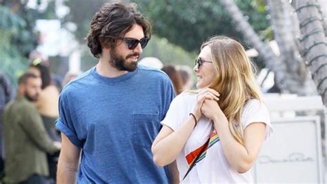 Marvel Actress Elizabeth Olsen Gets Engaged To Milo Greene Frontman Robbie Arnett Ibtimes India