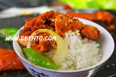Penasaran pingin bikin ayam bakar ini, resep dapat dari youtube (chicken barbeque by maangchi), cuma di sini ada bahan yang gak bisa didapat di indonesia, jadi saya ganti dengan saus tomat, dan harusnya dibakar tapi pakai teflon. Bento Mania: Resep Dakgalbi Ayam Bakar Pedas ala Korea