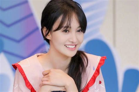 Kabar tersebut ramai diberitakan sejak rabu (2/1) lalu. Artis Top Zheng Shuang, Sewa Rahim untuk Lahirkan Anaknya
