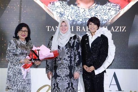 As minister, she was the chairman of matrade beginning in 1991. "Apa Guna Jadi CEO Tapi Anak Tak Terurus Di Rumah!"- Tan ...