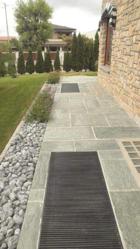 Pavimento in pietra di lastre giganti da giardino in pietra luserna. pavimentazione in pietra di luserna a spacco, colore "blu ...