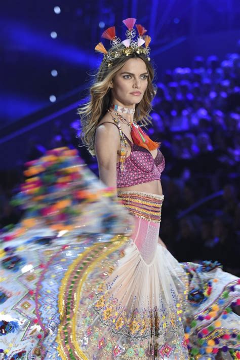 The Victoria S Secret Fashion Show Photos See Kendall Jenner Bella
