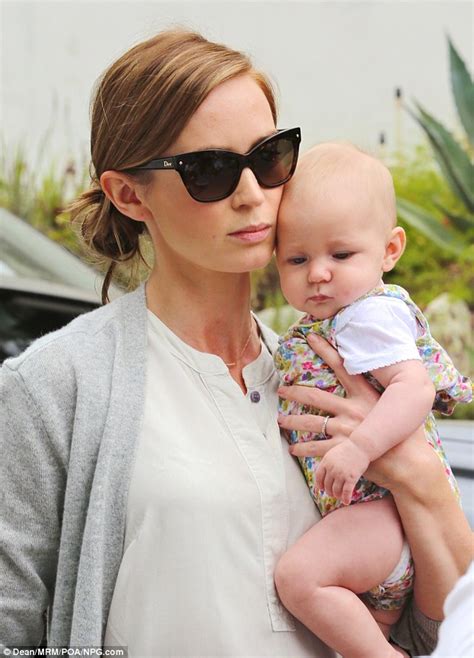 Emily Blunt And Daughter Hazel Arrive At Jimmy Kimmels Hollywood Hills Home Daily Mail Online