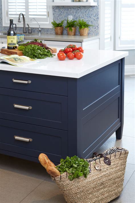 So from kitchen cabinets to furnishings and accessories, we are showing you simple ways on how to decorate with navy blue and we are sharing our favorite navy paint colors. Dependable Dark Blue Paint Colors
