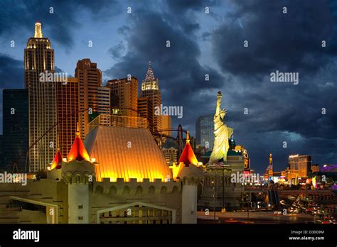 Las Vegas Night Skyline Hi Res Stock Photography And Images Alamy