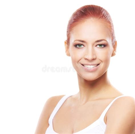 Retrato De Uma Mulher Nova E Feliz Do Redhead Foto De Stock Imagem De