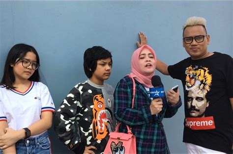 Dia juga melampirkan sebuah tangkapan layar yang dibagikan seseorang bernama affan giyatsa nur fallah yang mengatakan uya kuya meninggal dunia yang juga membagikan ulang postingan dari akun tiktok @khaidir_ismail. Ternyata Ini Loh Alasan Uya Kuya Tak Ambil Program Sahur Ramadan - Grid.ID