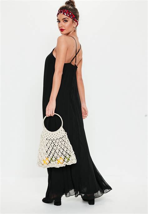 Black Strappy Pleated Maxi Dress Missguided