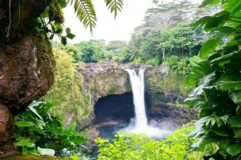 Rainbow Falls à Hawaï Les Cascades De Hilo Au Parc DÉtat De La