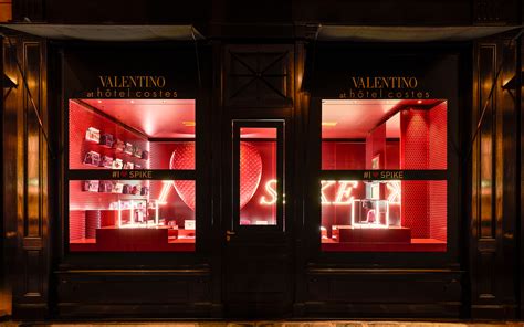 Valentino ヴァレンティノ が、パリのホテル コスト に I♥ Spike のポップアップストアをオープン News