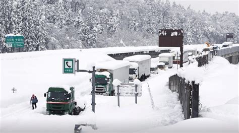Heavy Snowfall In Japan Leaves 1000 Drivers Stranded In Traffic Jam