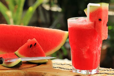 o ideal para a saúde é beber suco de melancia todos os dias sabedoria pura