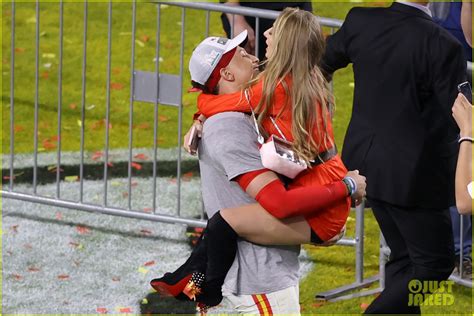 Patrick Mahomes Wife Patrick Mahomes Shares Passionate Embrace With