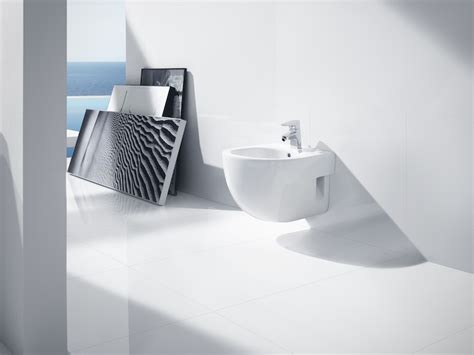 Hung bi lad in the uk. IN-TANK - Wall-hung toilet with integrated cistern ...