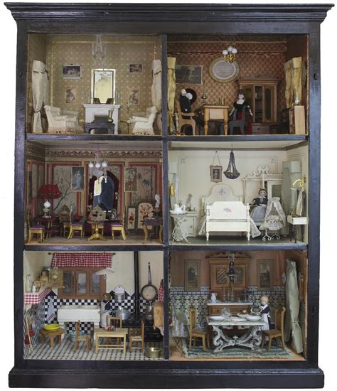 Mostraremos un sinfín de ambientes en miniatura, tanto antiguos como actuales, de museos y de colecciones particulares. Casa de muñecas de la colección del Museo del Romanticismo ...