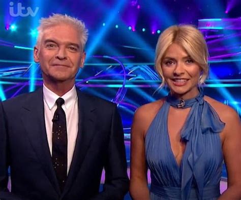Dancing On Ice 2018 Holly Willoughby Goes Braless In Plunging Frock Tv And Radio Showbiz