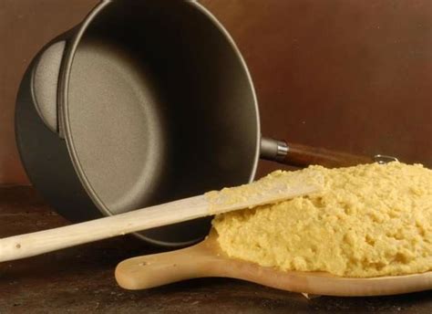 Trovare idee sempre nuove per riciclare la polenta avanzata non è sempre facile. Possiamo iniziare a parlare di... polenta, piatto tipico ...