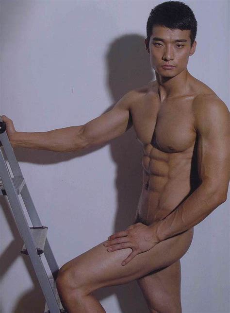 Modelo de hombres asiáticos desnudos Alta California