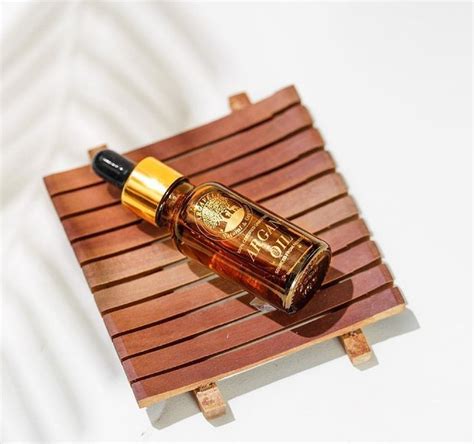 Rambut sehat yang berkilau merupakan dambaan semua orang. 6 Rekomendasi Hair Oil Lokal Bagus untuk Rambut Rontok