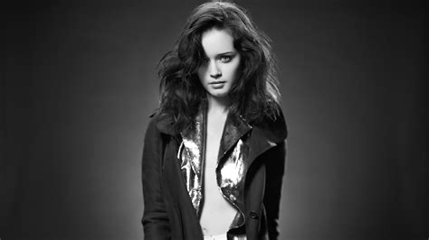 With jessica alba, devon aoki, alexis bledel, powers boothe. #women, #Alexis Bledel, #actress, #monochrome, #celebrity ...