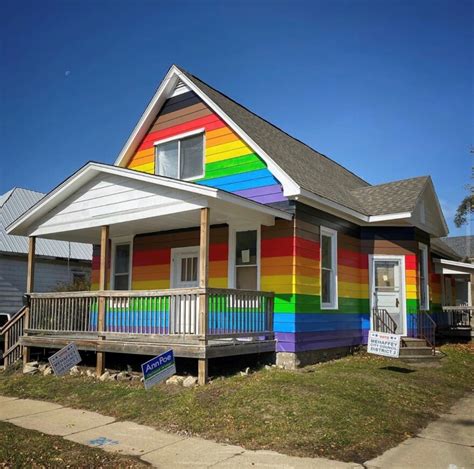 The Rainbow Painted House In Cedar Rapids Iowa Public Radio