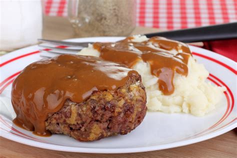 Serve the patties and sauce over rice or mashed potatoes with a side of crunchy roasted green vegetables like asparagus or green beans for a well rounded dinner. The Very Best Salisbury Steak - KitchMe