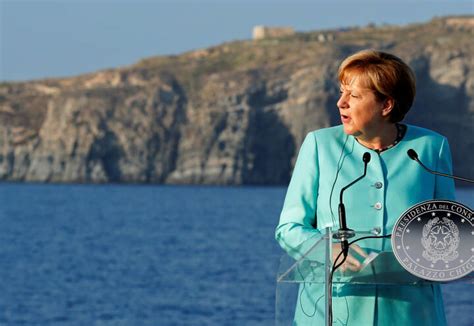 Merkel Til Tysk Tyrkere Jeres Loyalitet Skal Ligge I Tyskland Udland