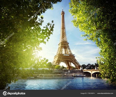 Mit der google bildersuche nach seiten zu suchen, auf denen ein bestimmtes bild zu sehen ist. Eiffelturm in Paris, Frankreich - Stockfotografie ...