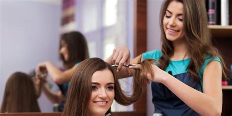 We did not find results for: Peluqueros explican las ventajas de cortar el cabello en seco