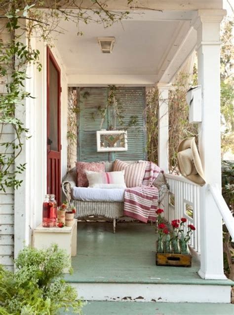 18 Magnificent Shabby Chic Porch Designs That Are Too Cute To Pass Up