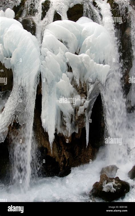 Frozen Waterfalljiuzhaigou China Stock Photo Alamy