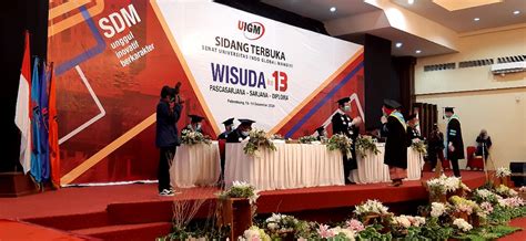 Ikuti berita terbaru di tahun 2020 dengan kemasan internasional berbahasa indonesia, dan jangan ketinggalan breaking news dengan berita terakhir dan live report cnn. Begini Tata Cara Protokol Kesehatan COVID-19 dalam Prosesi Pemindahan Kuncir Wisuda ke-XIII ...